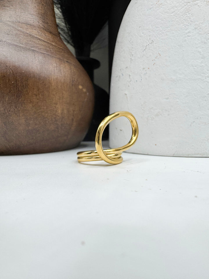 Saphine Swirl Ring